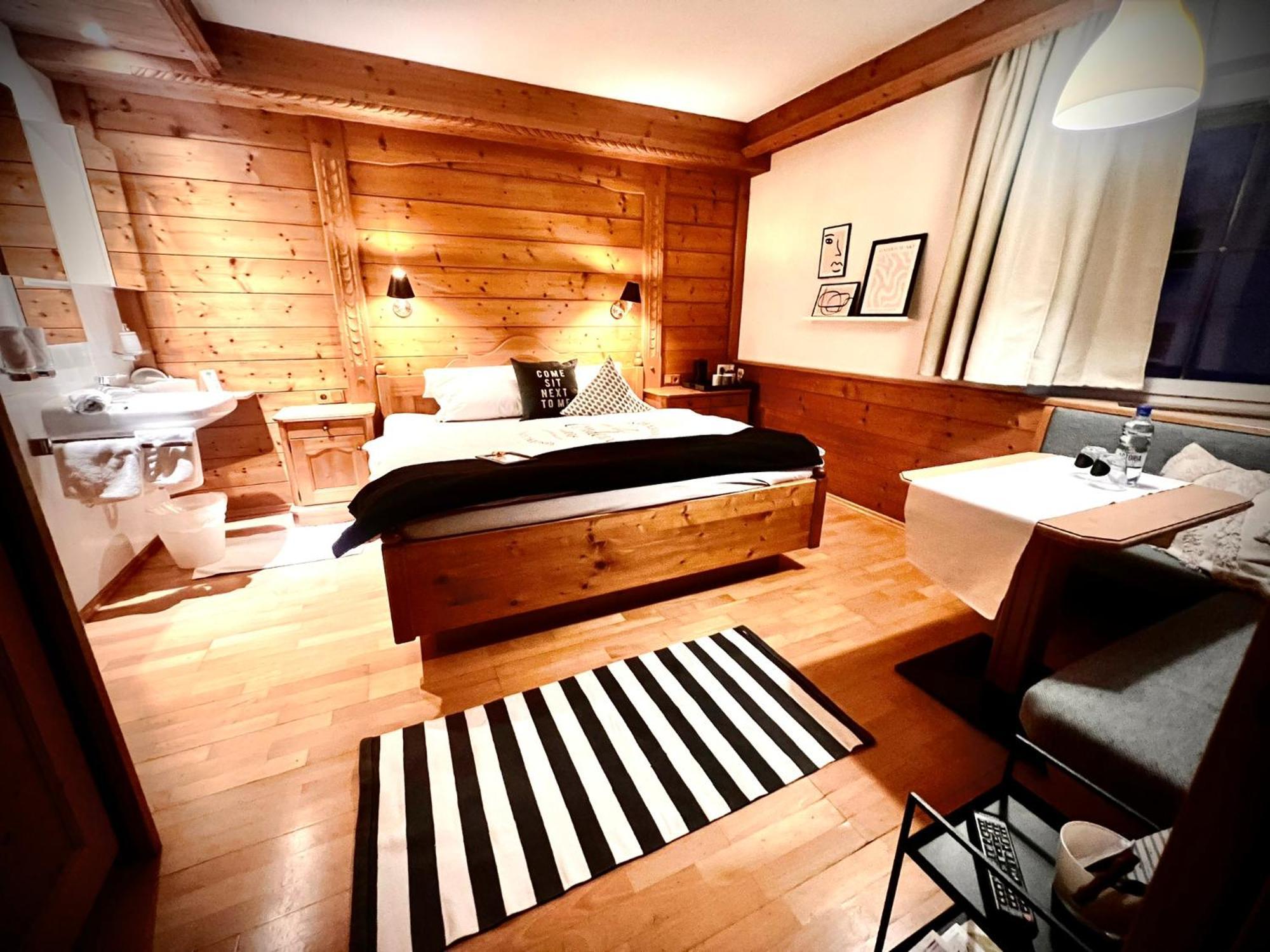Haus Tirolerland Hotel Oetz Bagian luar foto