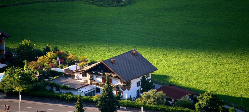 Haus Tirolerland Hotel Oetz Bagian luar foto